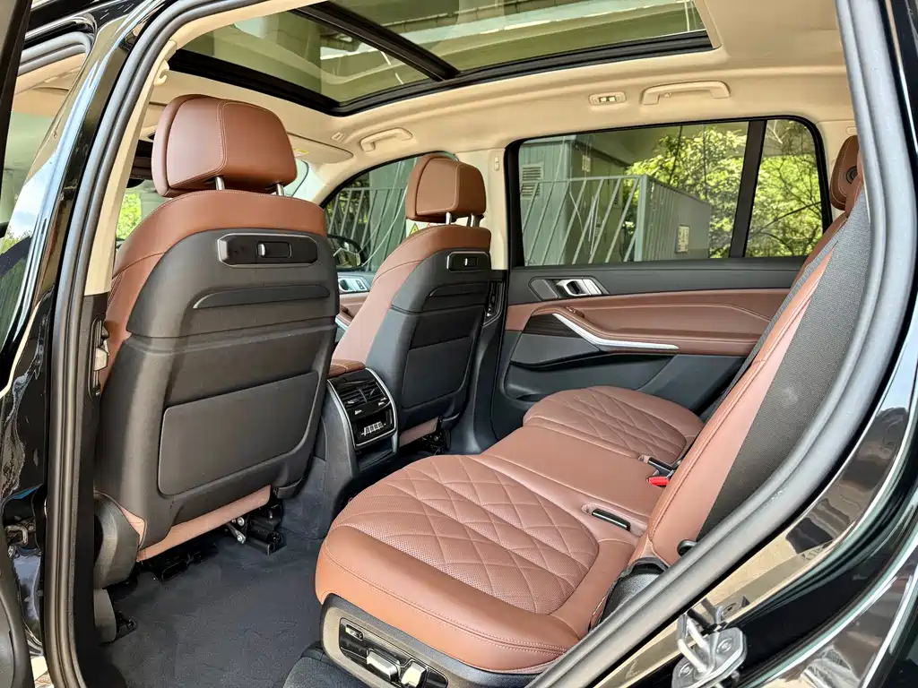 BMW X7 2023 xDrive40i Leading Luxury Package купить на сайте DeffCars