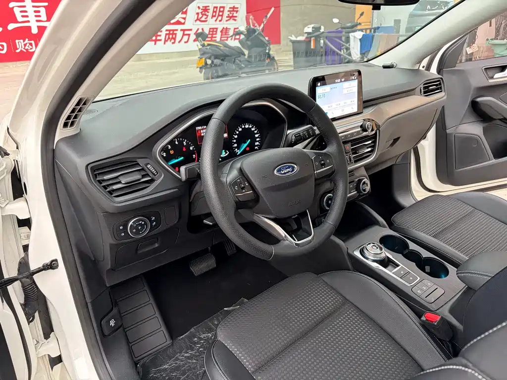 Focus 2020 Hatchback EcoBoost 180 Automatic NeochaEDGE купить на сайте DeffCars