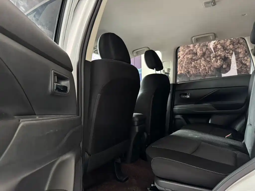 Outlander 2021 2.0L 2WD 5-seater купить на сайте DeffCars