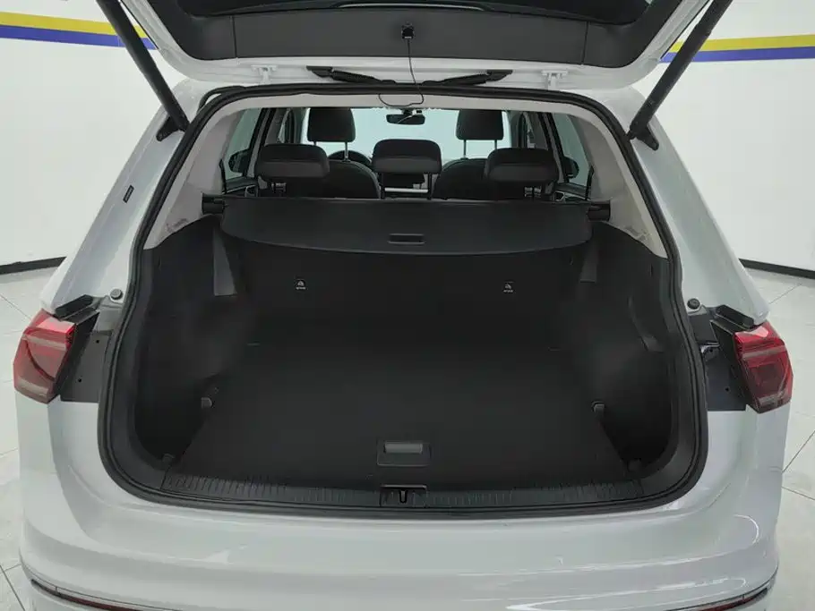 Tiguan L 2024 330TSI automatic two-wheel drive R-Line version купить на сайте DeffCars