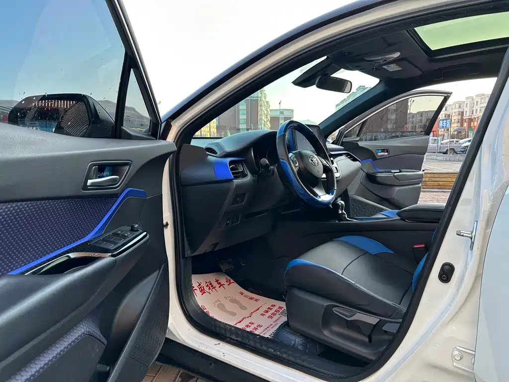 Toyota C-HR 2018 2.0L Luxury Sunroof Edition National V купить на сайте DeffCars