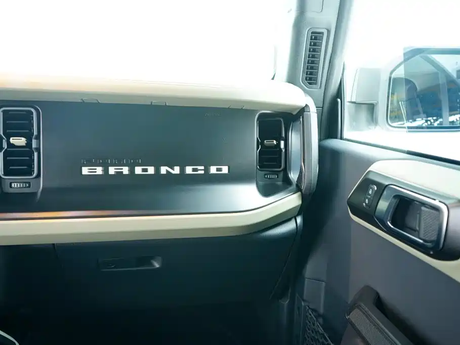 Ford Bronco 2024 2.3T Long Beach купить на сайте DeffCars