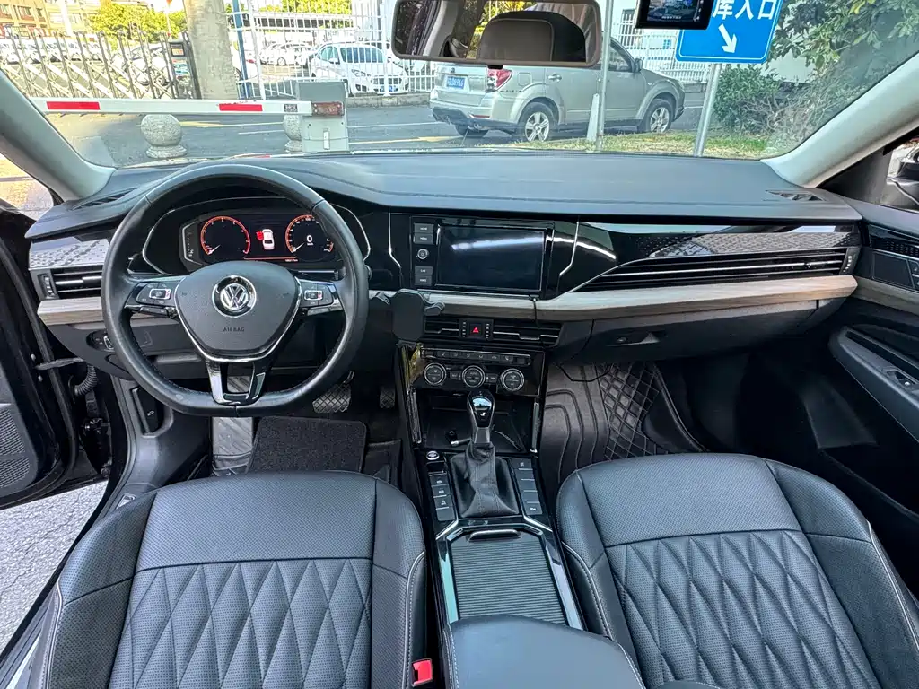 Passat 2020 330TSI Luxury Edition National V купить на сайте DeffCars