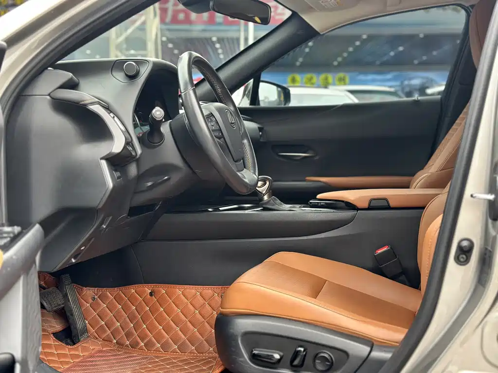 Lexus UX 2020 260h Discovery Edition купить на сайте DeffCars