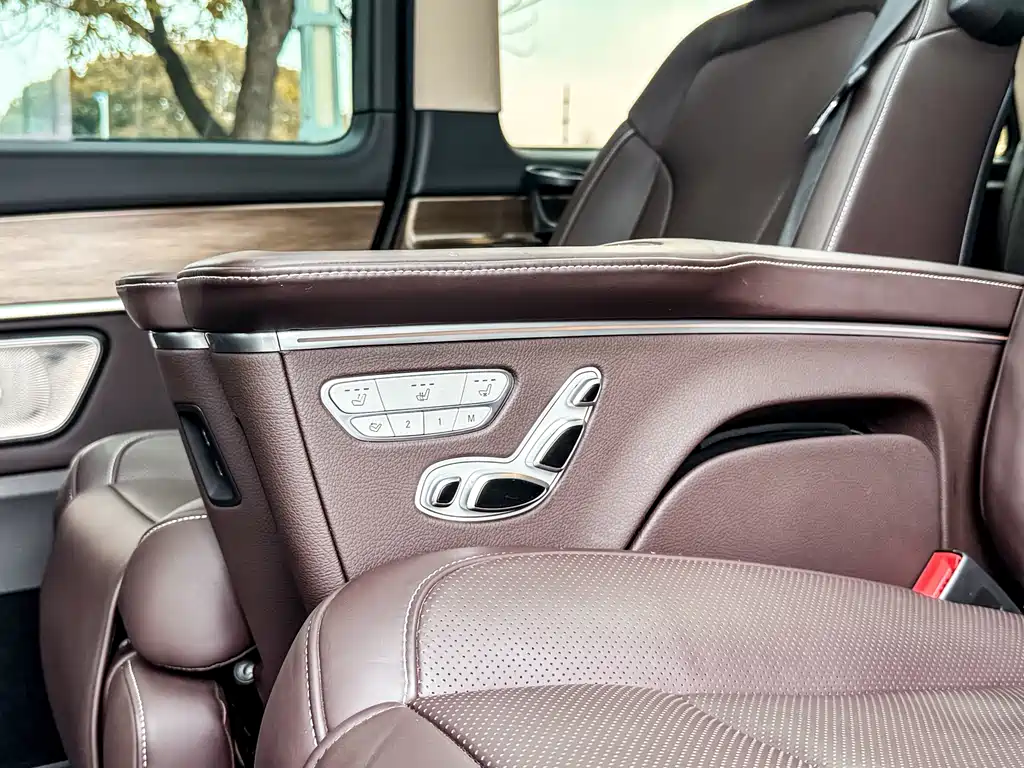 Mercedes-Benz V-Class 2022 V 260 L Long Wheelbase Luxury Edition купить на сайте DeffCars