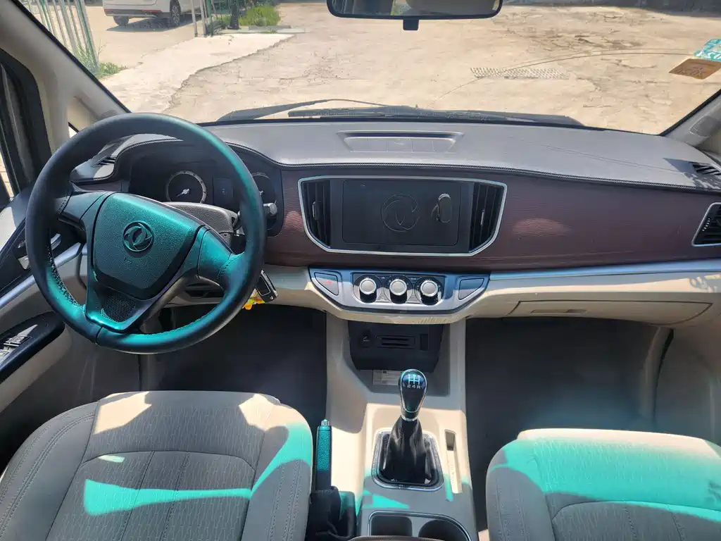 Lingzhi 2018 M5L 1.6L 7-seat comfort model купить на сайте DeffCars