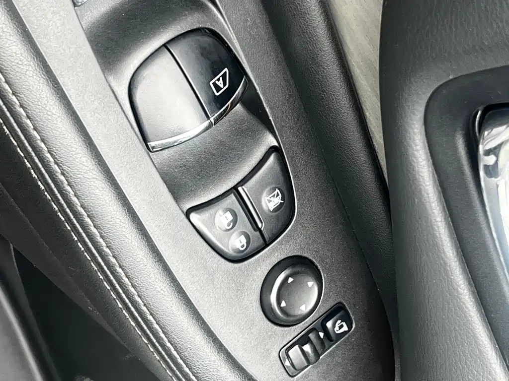 Loulan 2019 2.5 S/C HEV XL 4WD Hybrid Intelligent Premium Edition National VI купить на сайте DeffCars