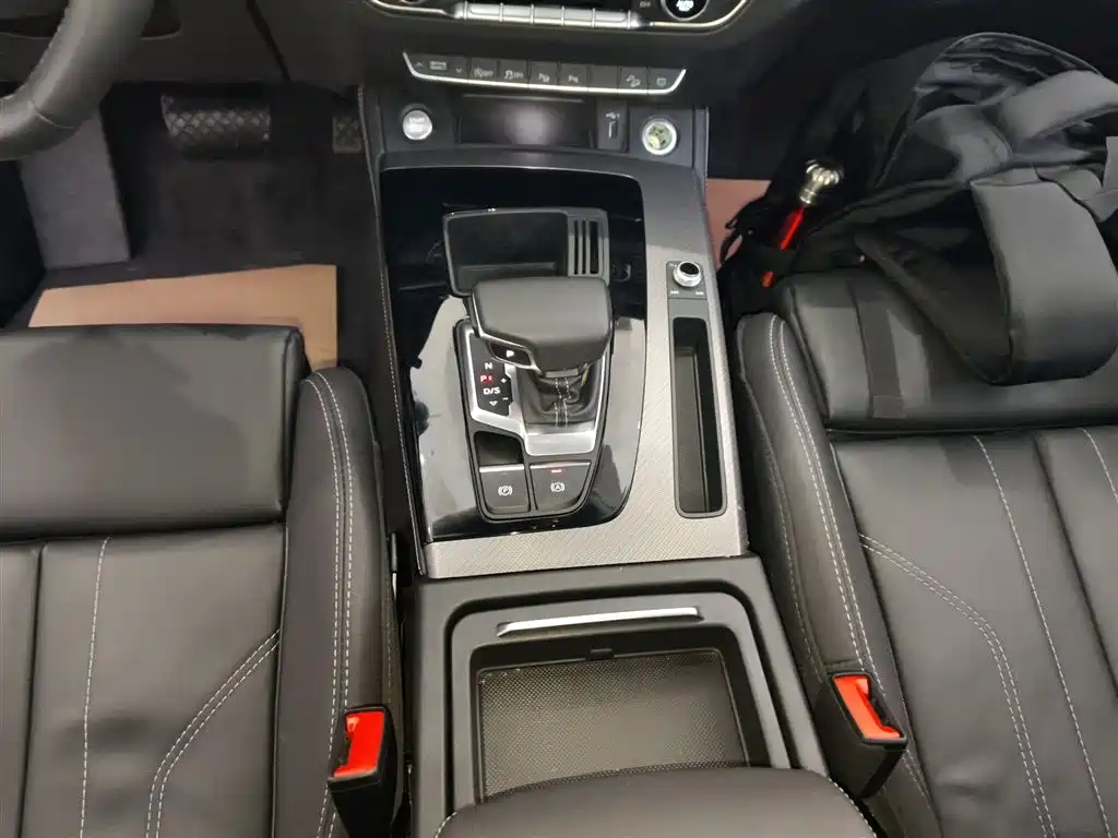 Audi Q5L 2022 facelift 40T luxury and dynamic model купить на сайте DeffCars
