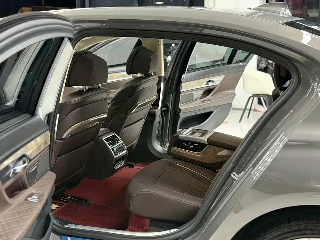 BMW 7 Series 2019 740Li Leading Luxury Package купить на сайте DeffCars
