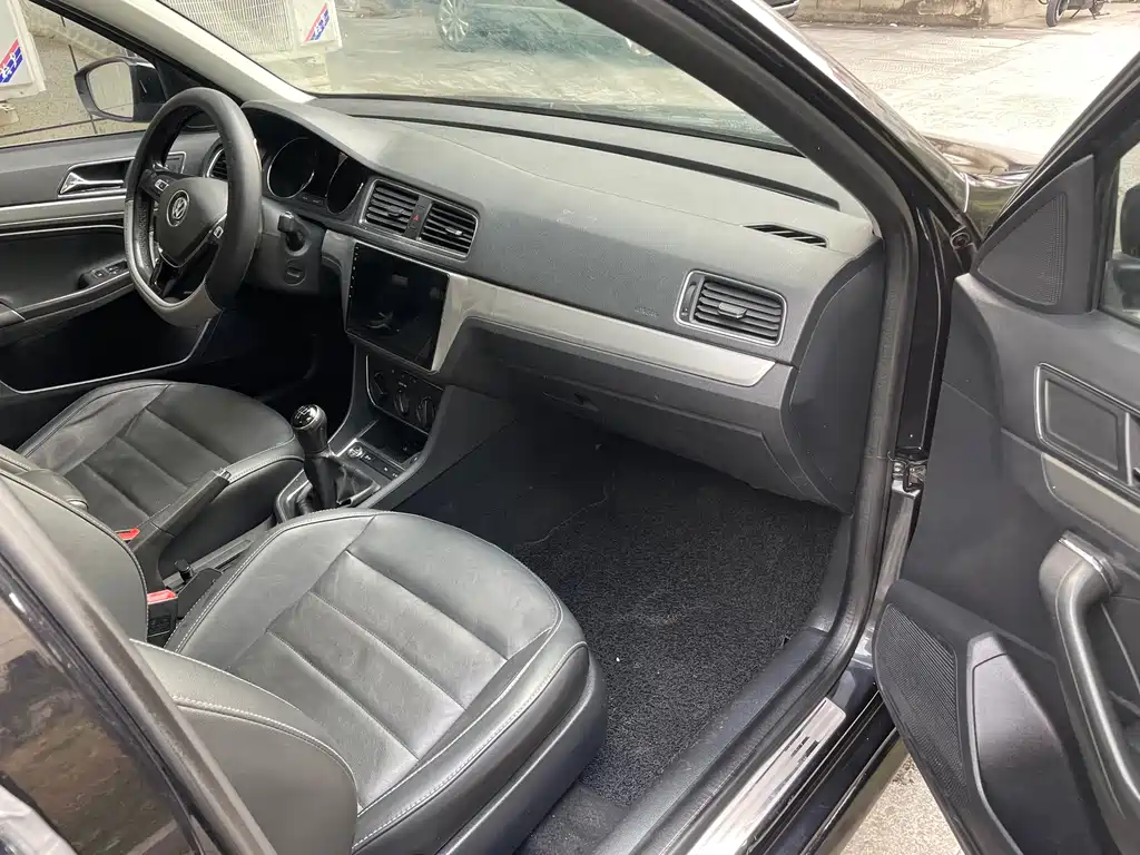 Lavida 2017 1.6L manual comfort version купить на сайте DeffCars