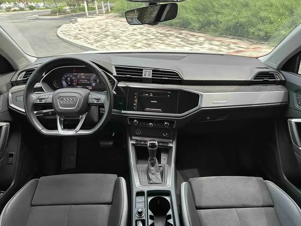 Audi Q3 2021 35 TFSI Fashionable and Dynamic купить на сайте DeffCars