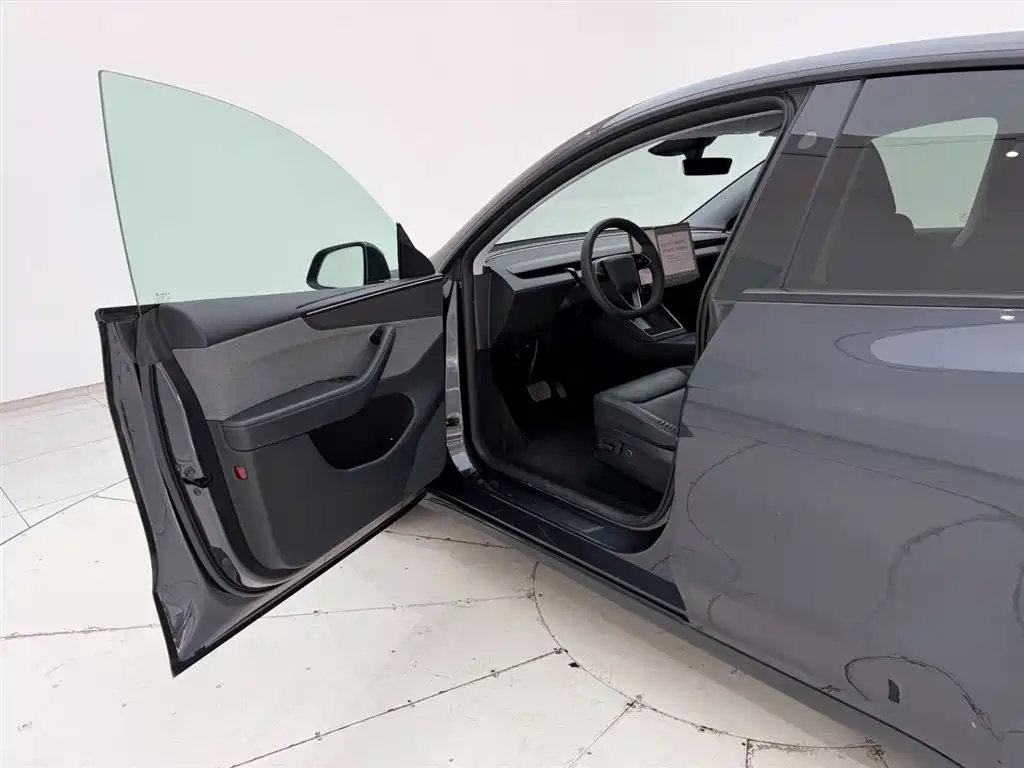 Model Y 2025 rear-wheel drive version купить на сайте DeffCars
