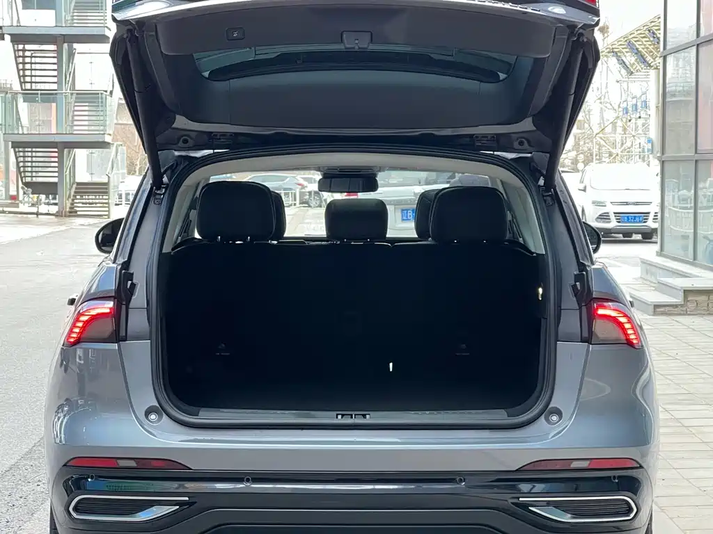 Voyager 2023 2.0T four-wheel drive Zunrui version купить на сайте DeffCars