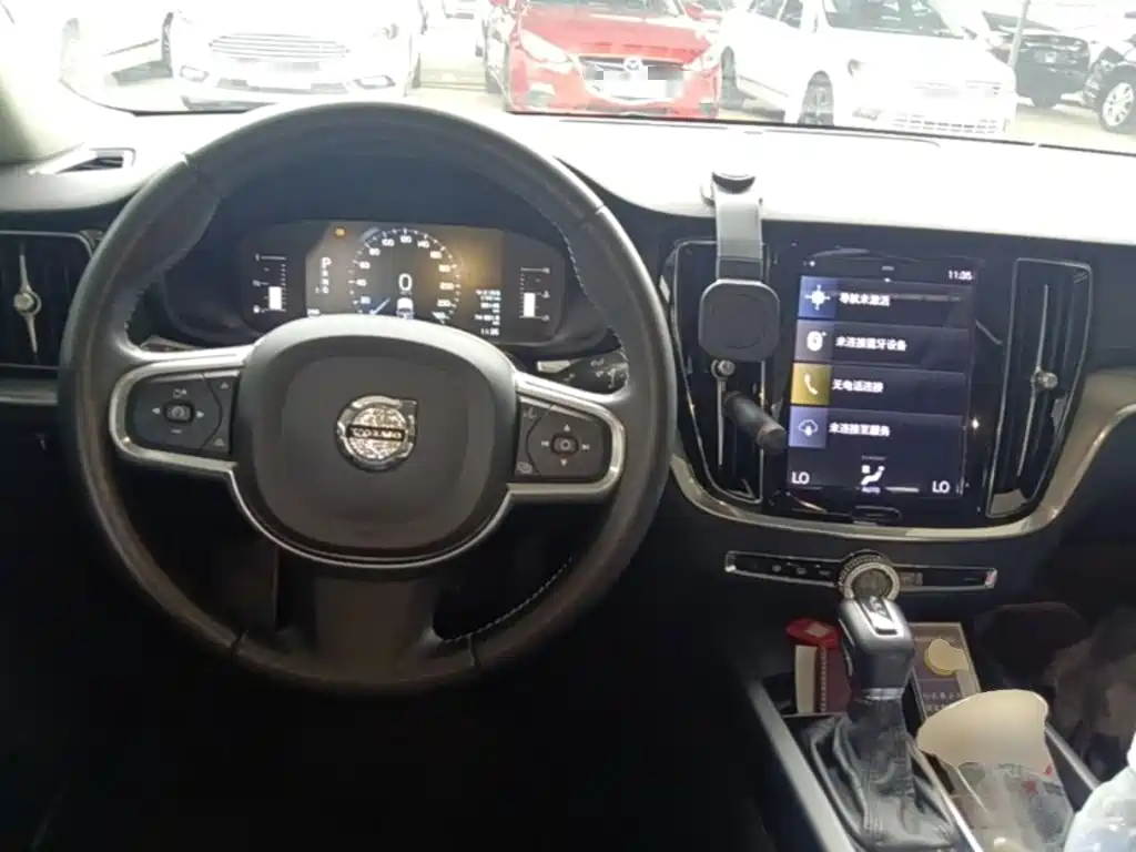 Volvo S60 2021 T4 Zhiyi Luxury Edition купить на сайте DeffCars