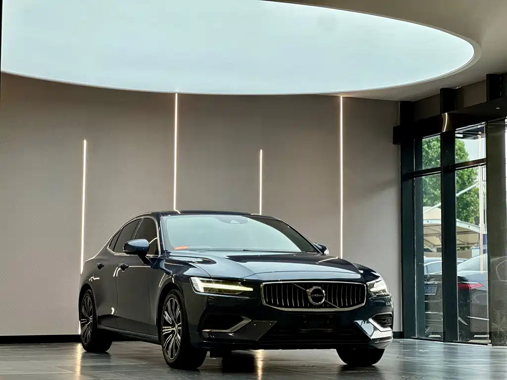 Volvo S60 2021 T4 Zhiyuan Luxury Edition купить на сайте DeffCars