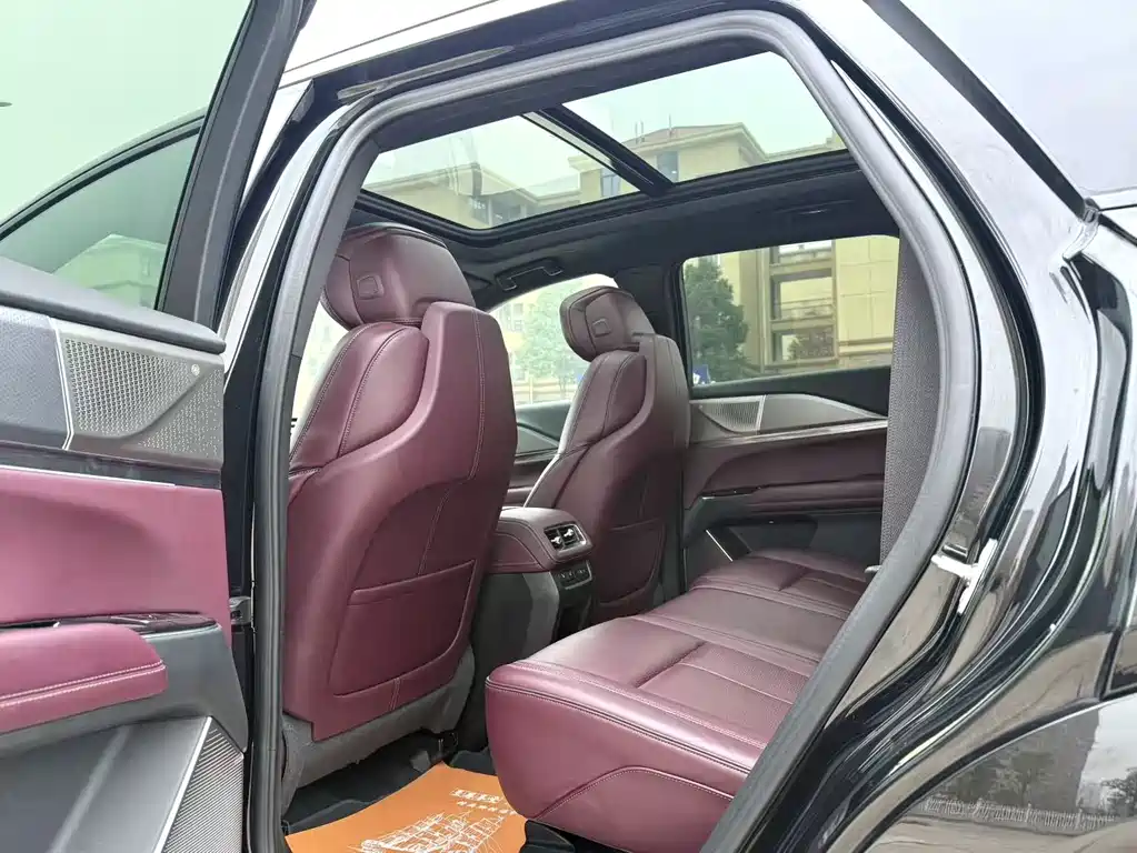 Cadillac XT5 2025 2.0T Platinum model купить на сайте DeffCars