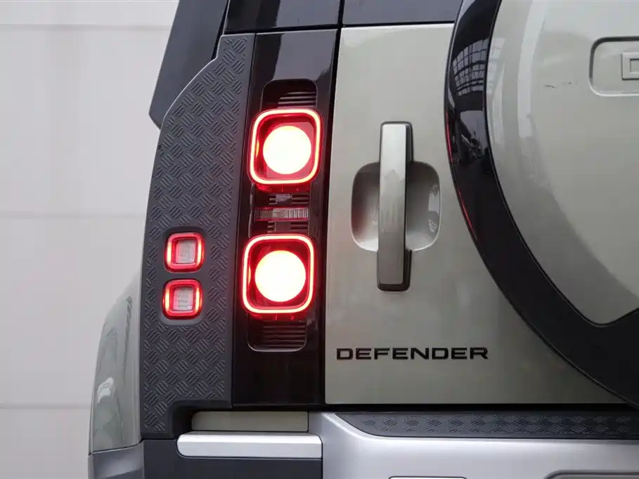 Land Rover Defender 2024 110 3.0T P400 Dark Special Edition купить на сайте DeffCars