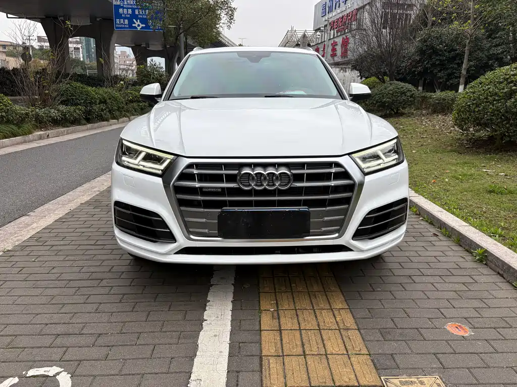 Audi Q5L 2018 40 TFSI enjoys fashionable style, National VI купить на сайте DeffCars
