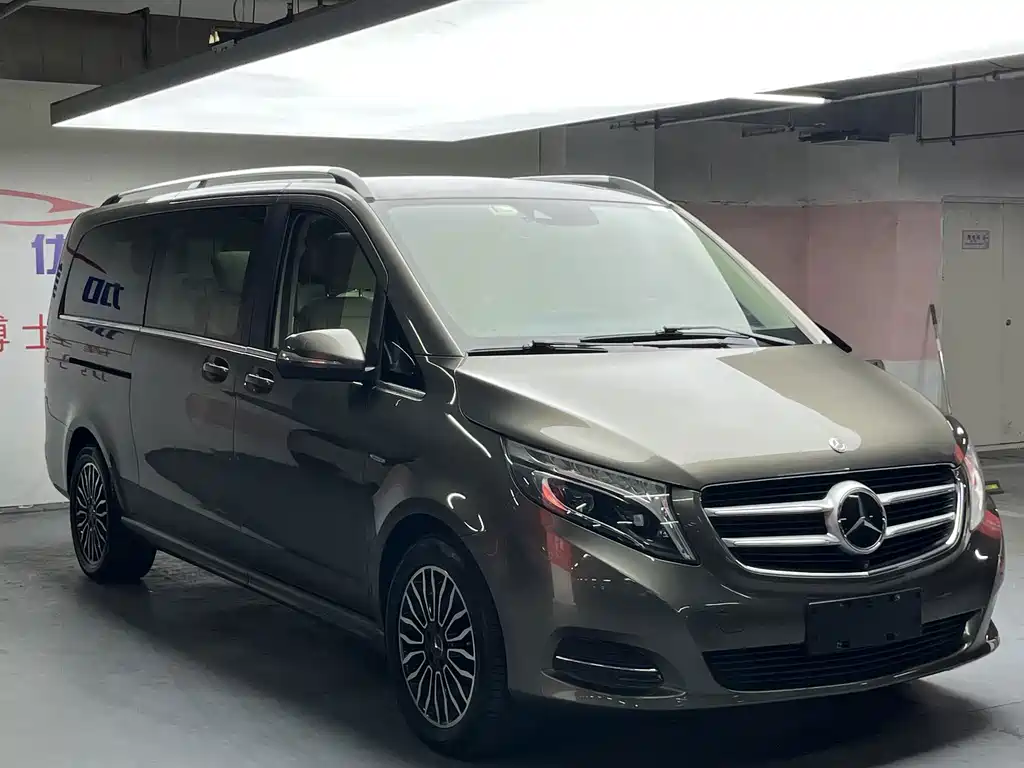 Mercedes V-Class 2017 V 260L Premium Extended Edition купить на сайте DeffCars