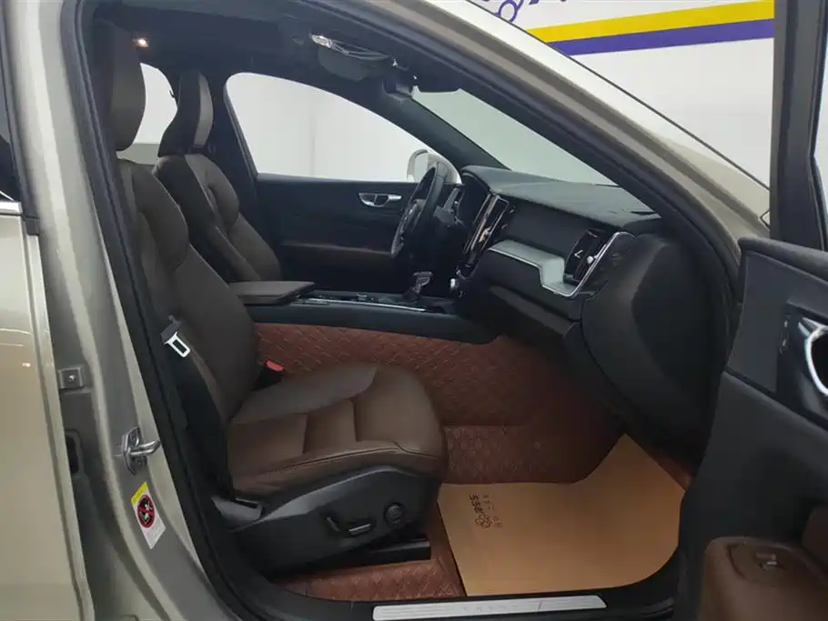 Volvo XC60 2021 T5 four-wheel drive Zhiyi Luxury Edition купить на сайте DeffCars