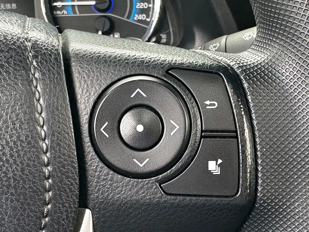 Corolla 2017 facelift dual engine 1.8L E-CVT leading version купить на сайте DeffCars