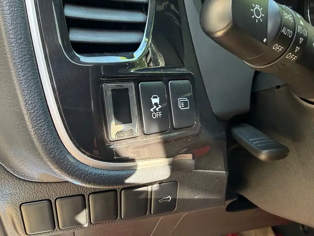 Outlander 2021 2.4L four-wheel drive exclusive version 7 seats купить на сайте DeffCars