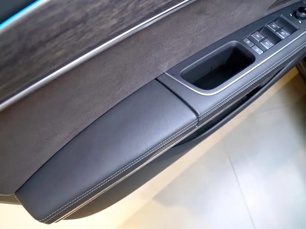 Audi A8 2025 A8L 55 TFSI quattro flagship model купить на сайте DeffCars