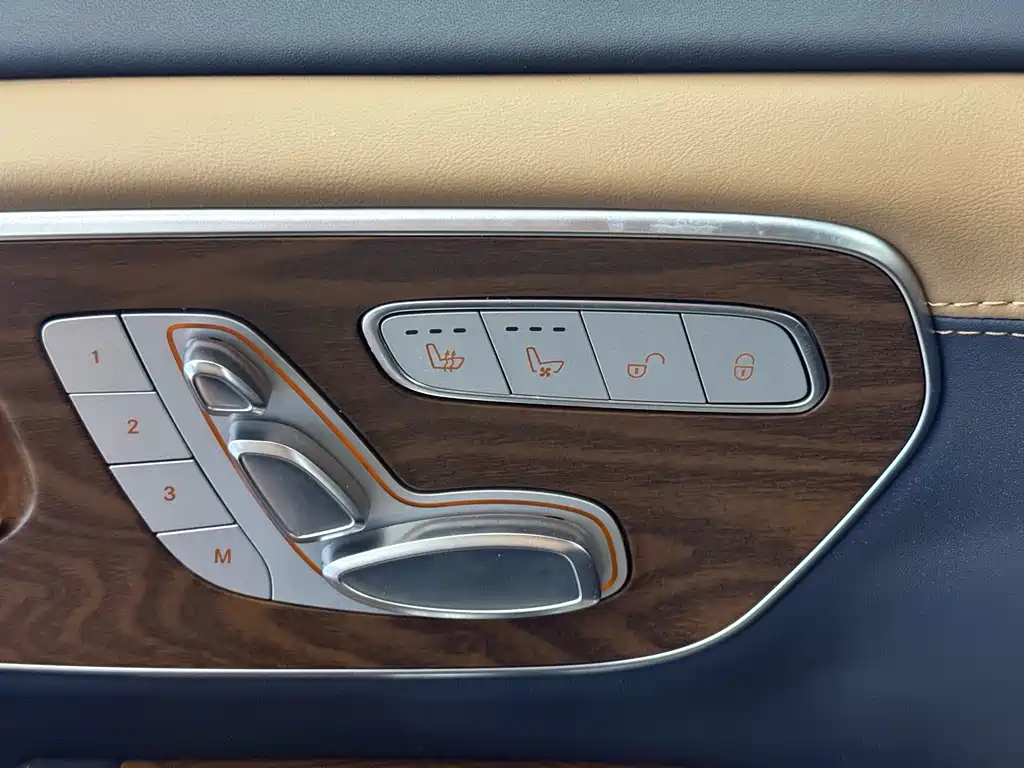 Mercedes-Benz V-Class 2021 V 260 L Long Wheelbase Luxury Edition купить на сайте DeffCars