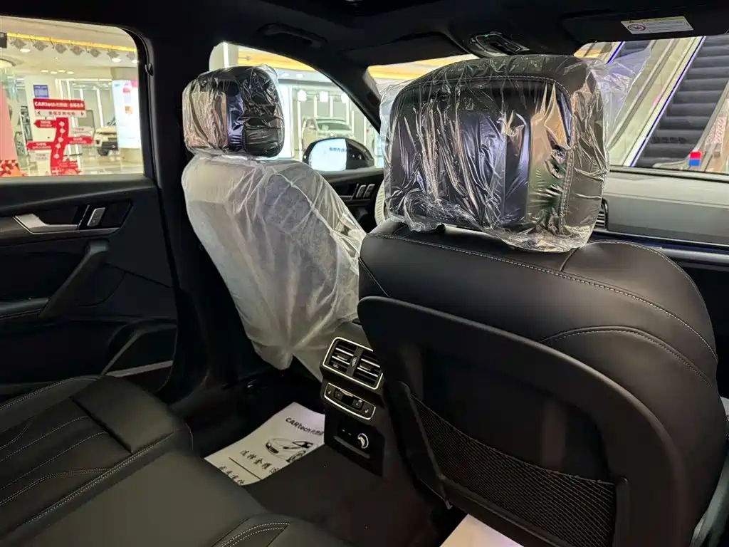 Audi Q5L 2025 45th Anniversary Collector's Edition 45 TFSI Luxurious and Dynamic купить на сайте DeffCars