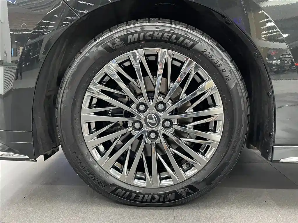 Lexus LM 2023 500h six-seater premium version купить на сайте DeffCars
