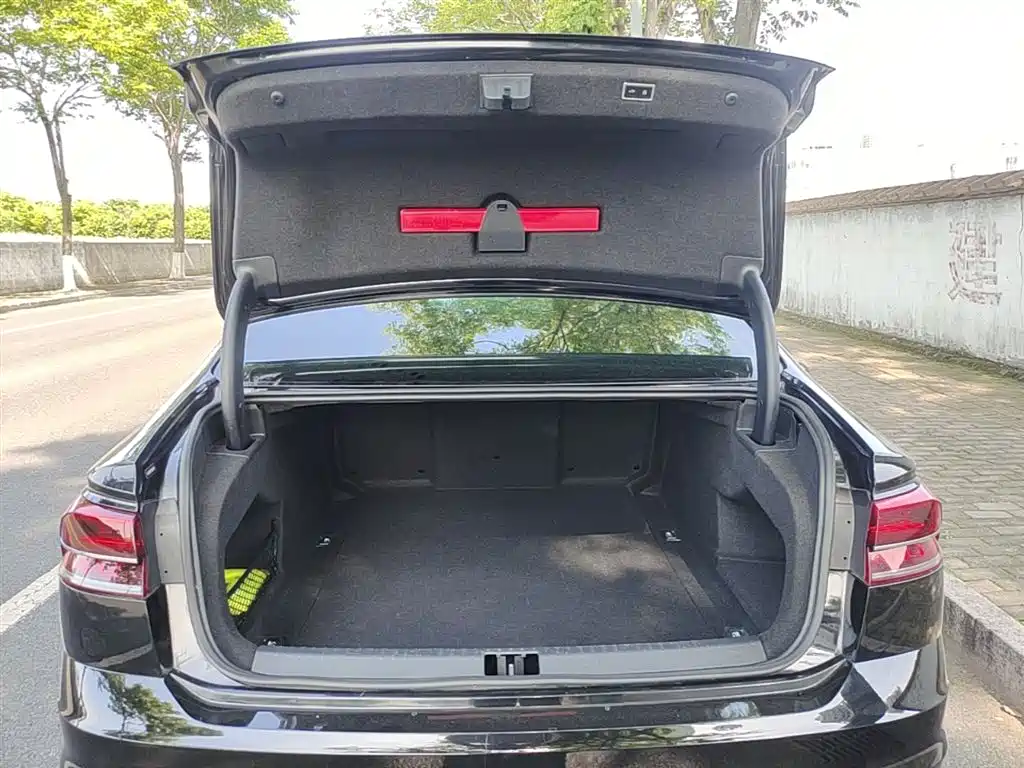 Huiang 2018 facelift 380TSI two-wheel drive business version купить на сайте DeffCars