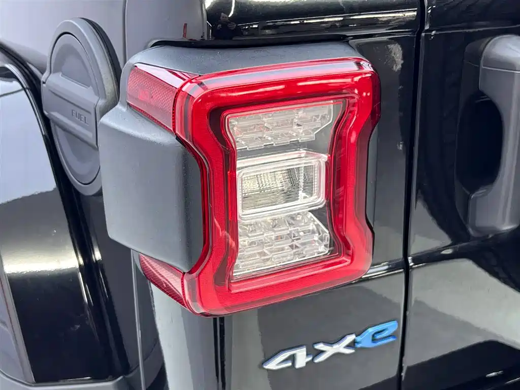 Wrangler New Energy 2021 Four-door 2.0T 4xe Sahara купить на сайте DeffCars