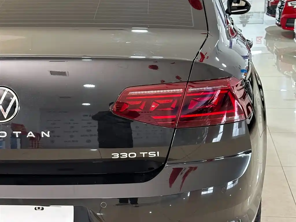 Magotan 2023 2 million commemorative edition 330TSI DSG leading model купить на сайте DeffCars