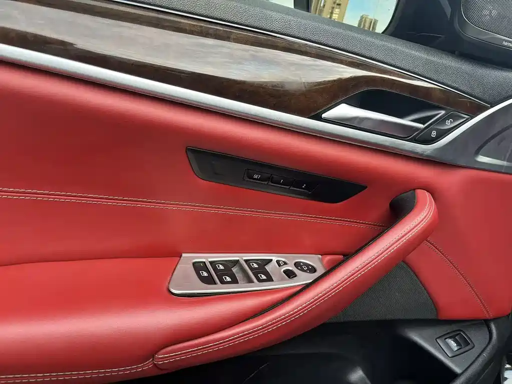 BMW 5 Series 2018 528Li Launch Special Edition купить на сайте DeffCars