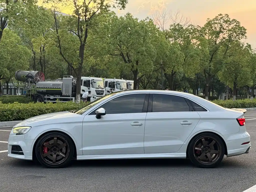 Audi S3 2019 S3 2.0T Limousine купить на сайте DeffCars