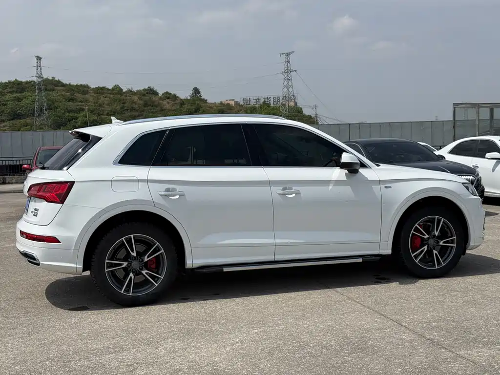 Audi Q5L 2020 40 TFSI enjoys fashionable style купить на сайте DeffCars