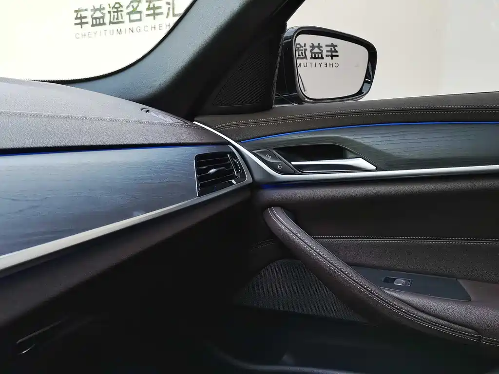 BMW 5 Series 2022 530Li Leading M Sports Package купить на сайте DeffCars