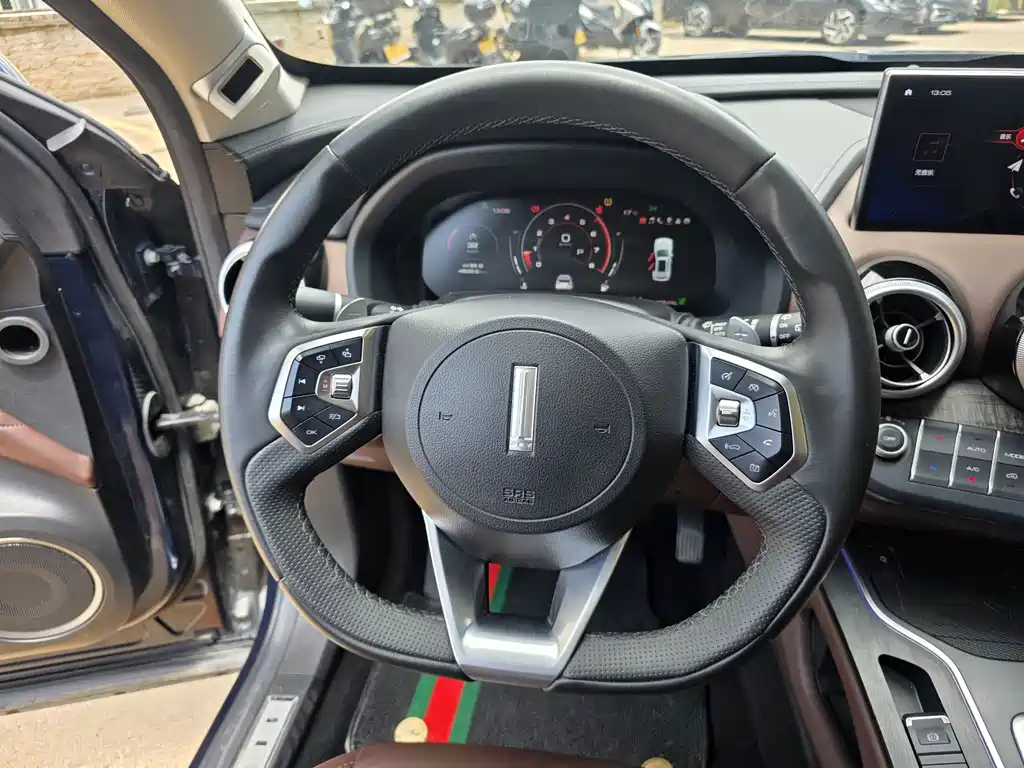 Wei brand VV7 2020 2.0T flagship model купить на сайте DeffCars