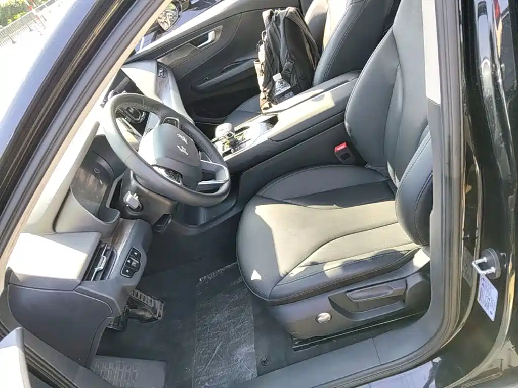 Hongqi E-QM5 2022 431km Charging Enjoyment Edition купить на сайте DeffCars