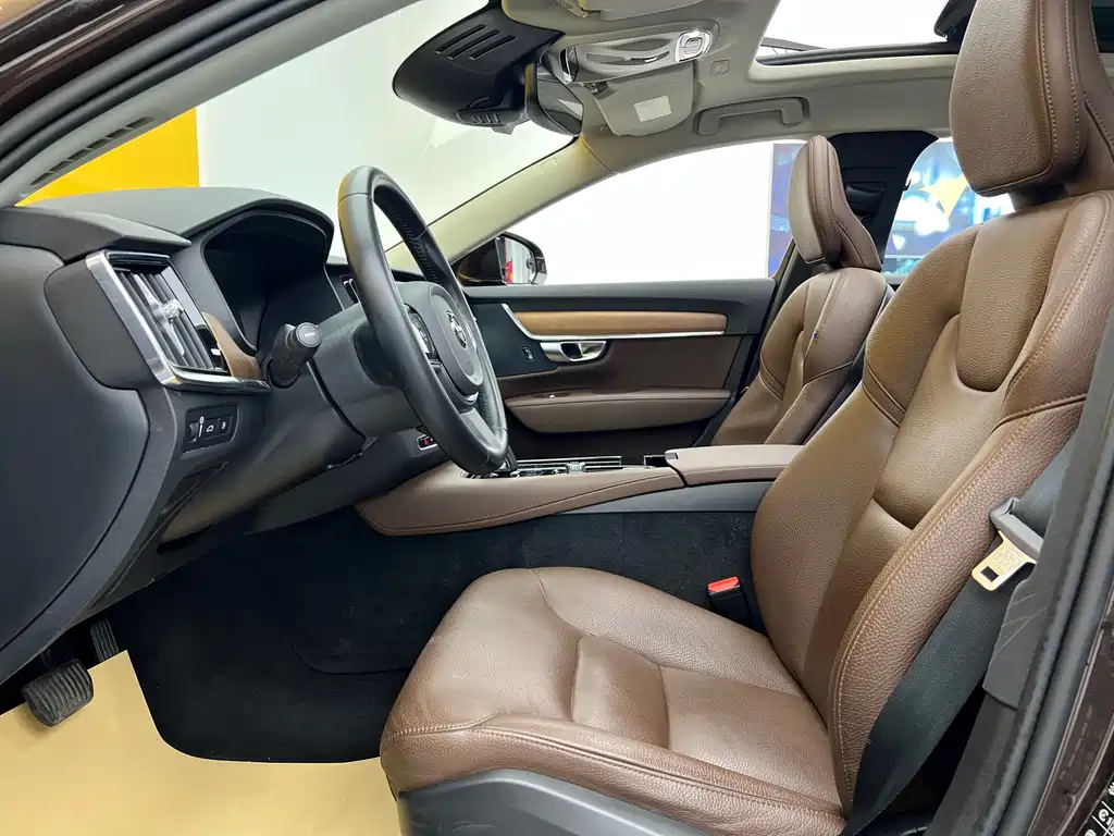 Volvo S90 Plug-in Hybrid 2020 T8 E-Drive Hybrid Zhiyi Luxury Edition купить на сайте DeffCars
