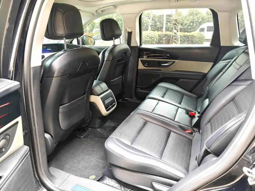 Voyager 2023 2.0T four-wheel drive Zunrui version купить на сайте DeffCars