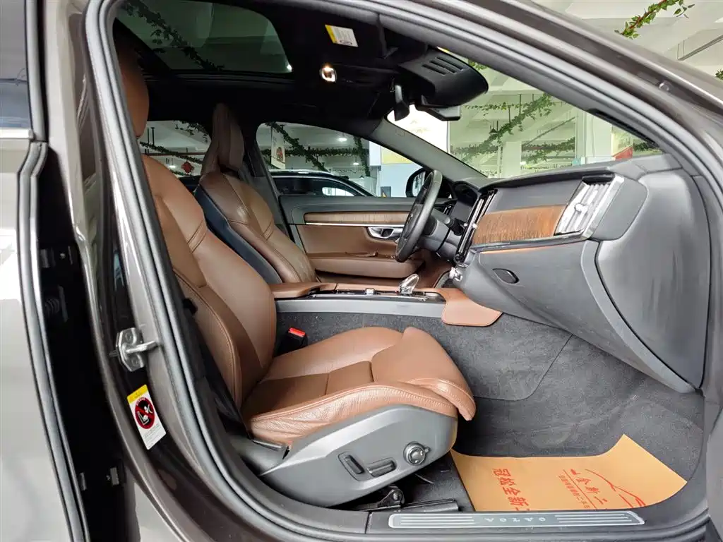 Volvo S90 2021 B5 Zhiyuan Luxury Edition купить на сайте DeffCars