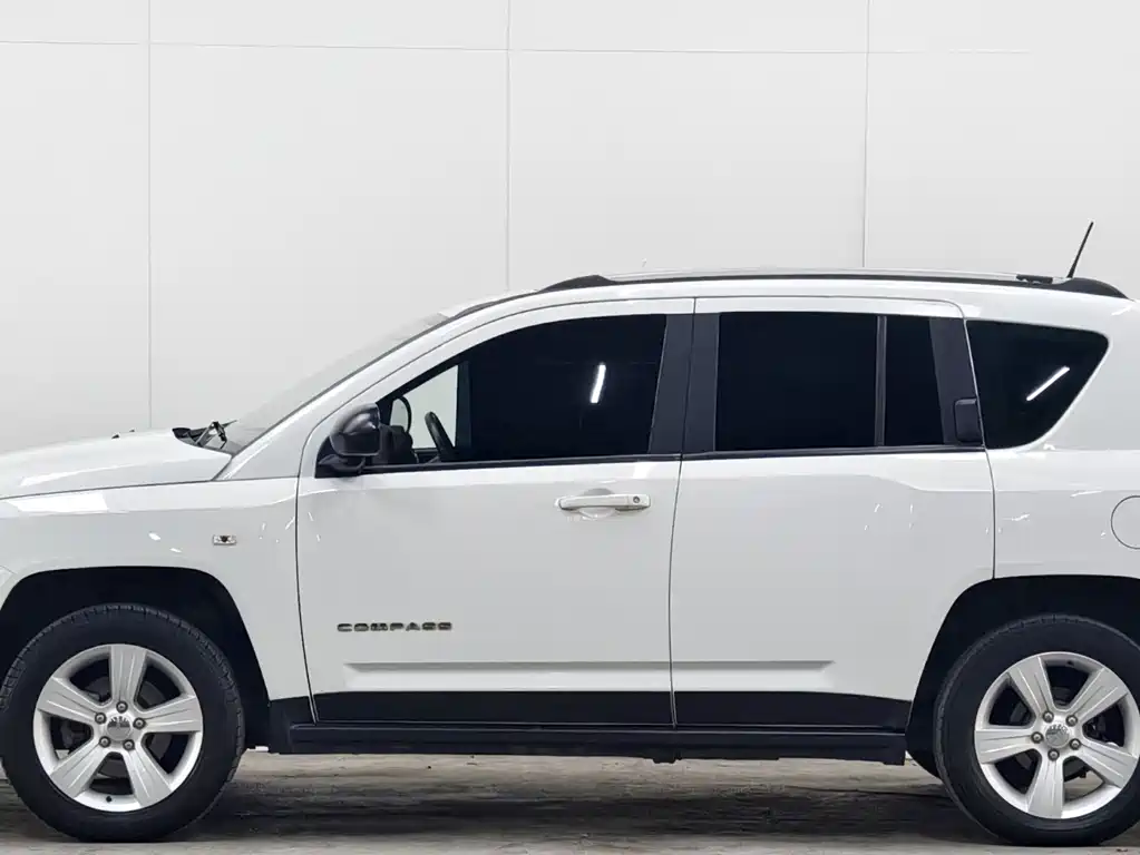 Compass imported 2015 2.0L two-wheel drive sports version купить на сайте DeffCars