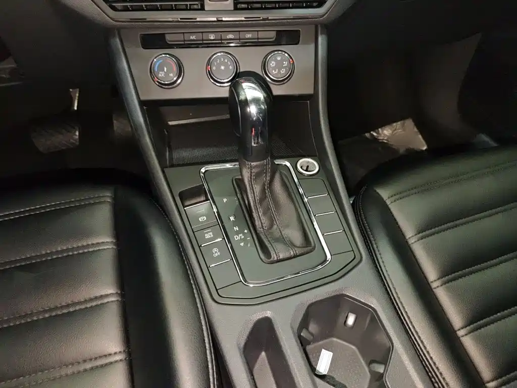 Bora 2021 1.5L Automatic Fashion Zhi Lian Edition купить на сайте DeffCars
