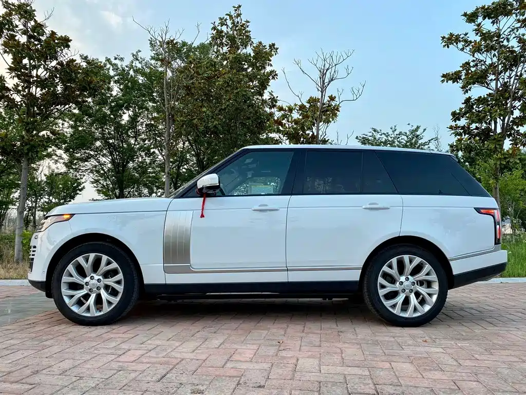 Range Rover 2022 3.0 L6 400PS Legendary Extended Classic Edition купить на сайте DeffCars