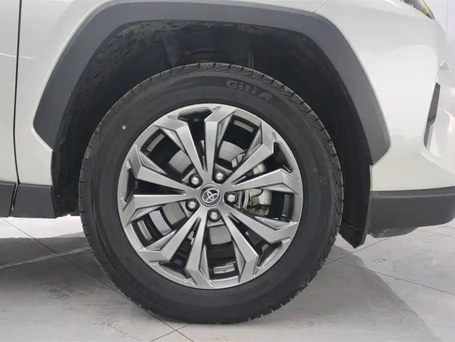 RAV4 Rongfang 2023 2.0L CVT two-wheel drive fashion version купить на сайте DeffCars