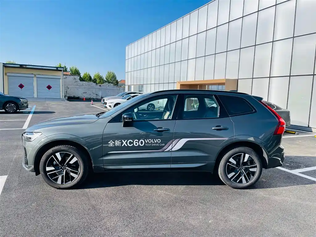 Volvo XC60 2026 B5 four-wheel drive Zhiyuan Sports Edition купить на сайте DeffCars