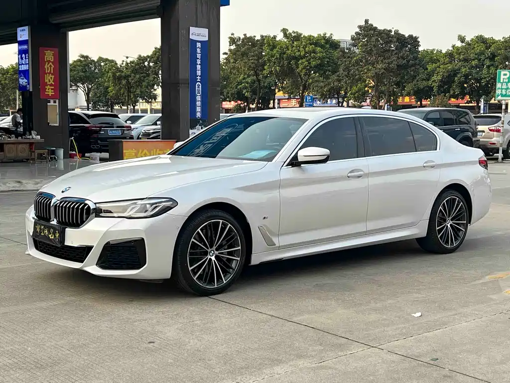 BMW 5 Series 2023 530Li Leading M Sports Package купить на сайте DeffCars