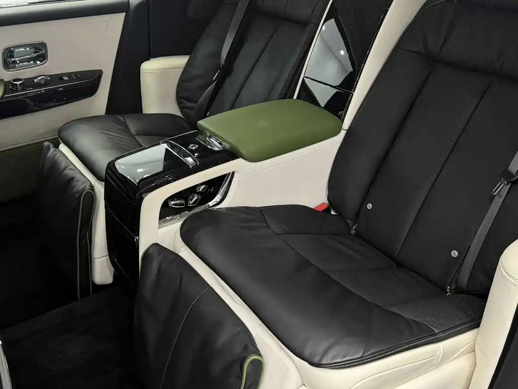 Phantom 2018 6.7T long wheelbase version купить на сайте DeffCars