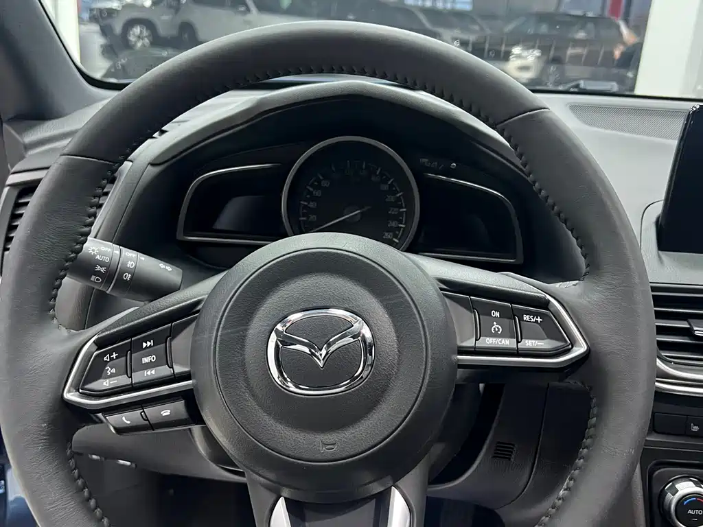 Mazda CX-4 2020 2.0L automatic two-wheel drive Blue Sky Premium Edition купить на сайте DeffCars